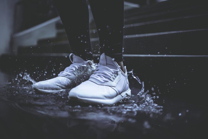 Hoe krijg ik mijn schoenzool weer wit? Tips en advies - Allesoverschoenen.nl