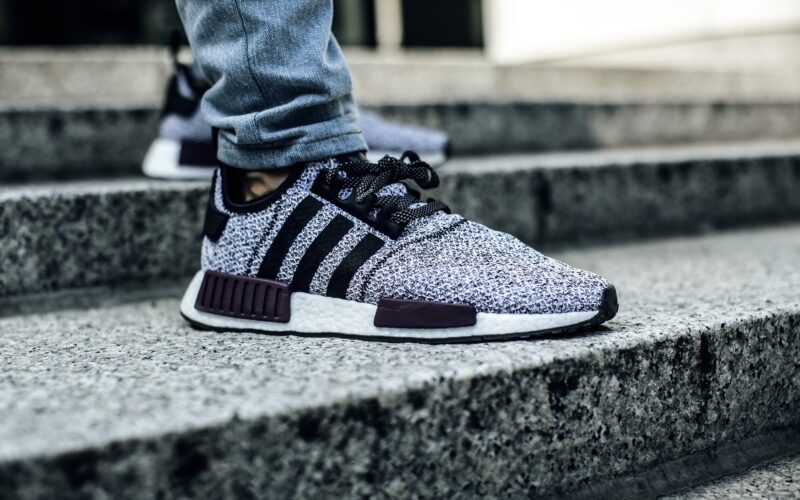 hoe vallen adidas schoenen