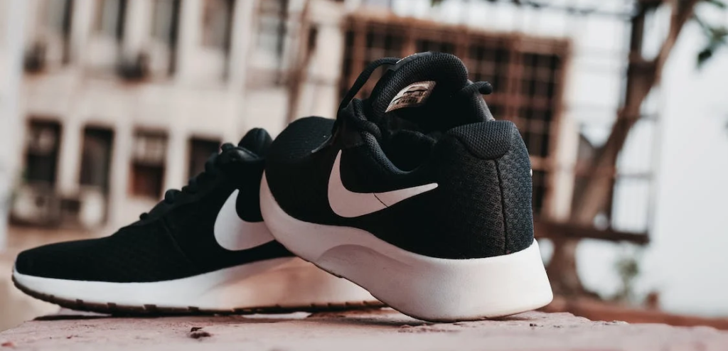 Hoe vallen Nike schoenen? Groot of klein? - Allesoverschoenen.nl